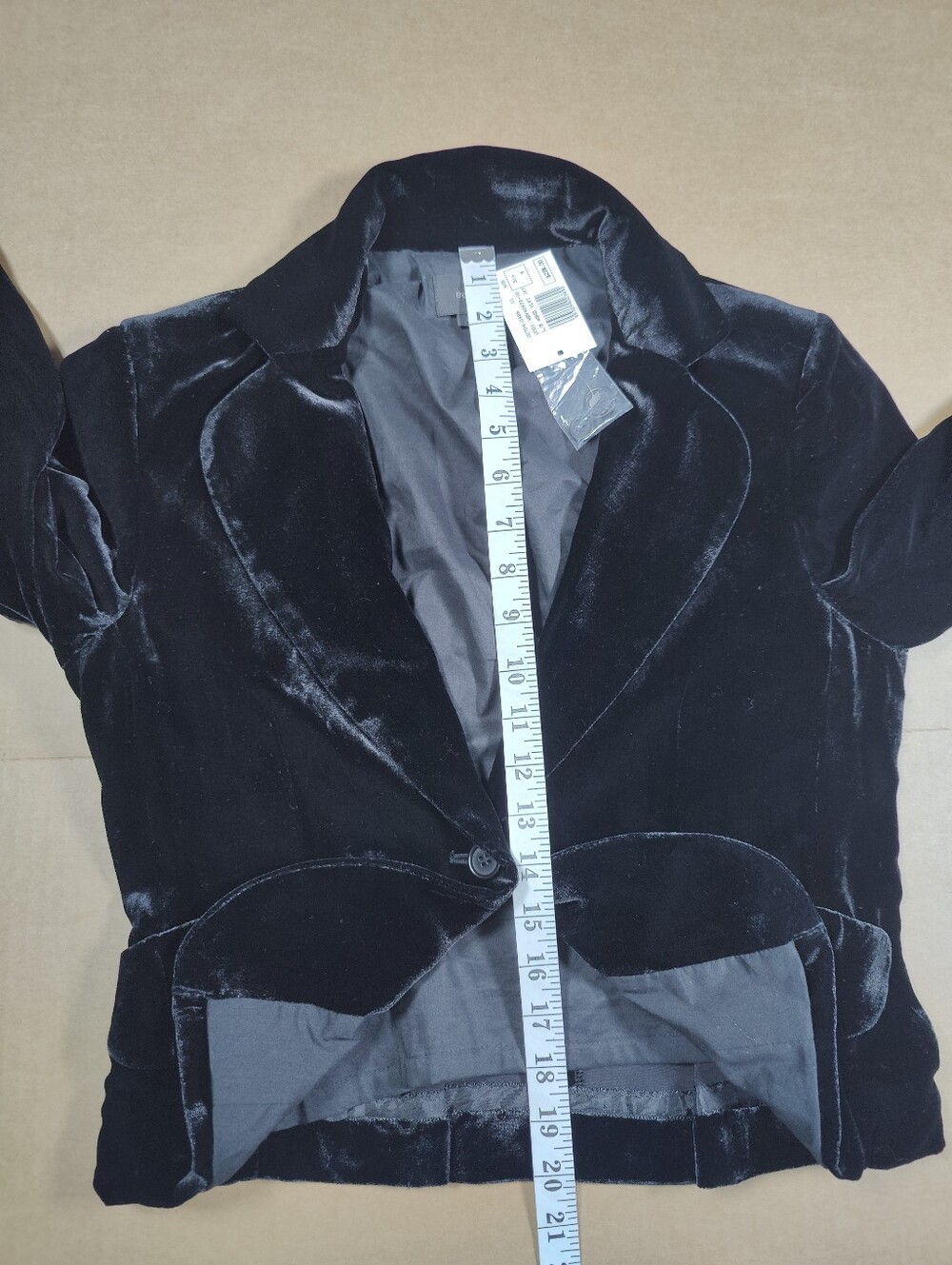 NWT BCBGMAXAZRIA Women's Black Velvet Silk Blend Cropped Blazer Sz M Retail 238$ - Picture 8 of 9
